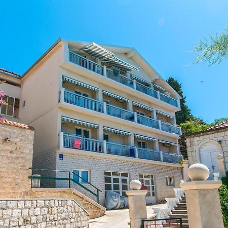 Apartments By The Sea Brist, Makarska - 15714 Подаца Экстерьер фото