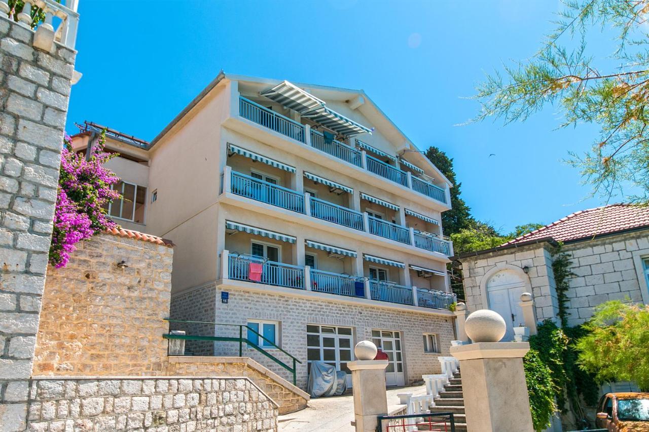Apartments By The Sea Brist, Makarska - 15714 Подаца Экстерьер фото